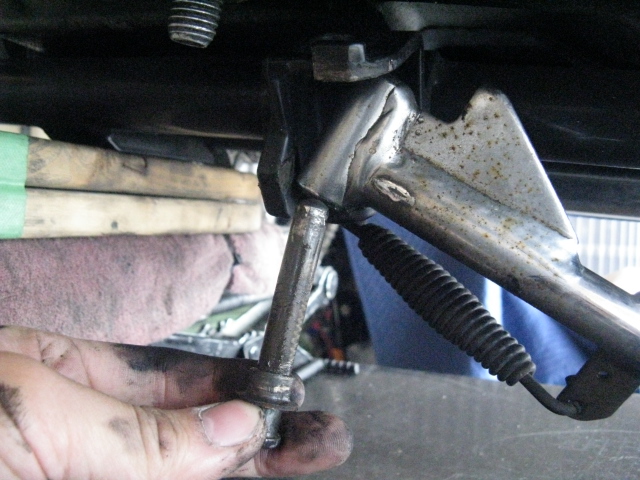 2003年式XL883 ショートキックスタンド取り付け : HarleyDavidson