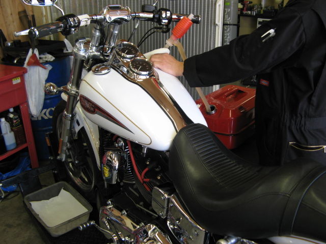 2008年式FXDL ダイナ・ローライダー タンクアップ取り付け 2008年式FXDL ダイナ・ローライダー タンクアップ取り付け