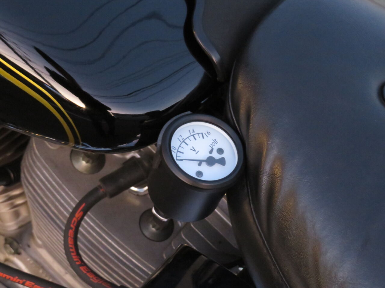 ☆これで安心安全☆1992年式FXD 電圧計取り付け : HarleyDavidson