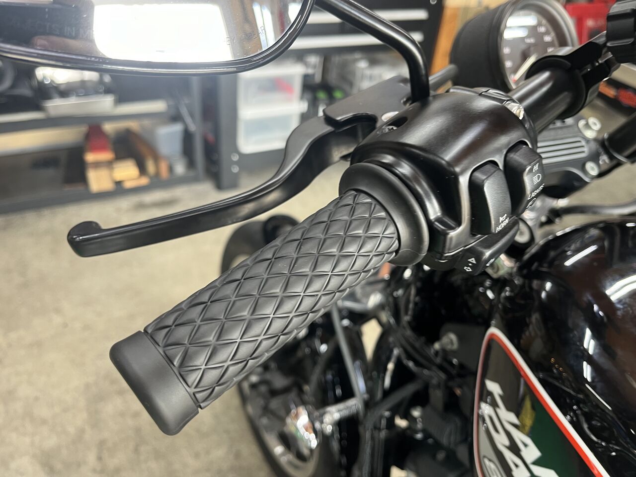 ☆2010年XL883R☆Zバーakaロボハン!装着の巻！☆ : HarleyDavidson