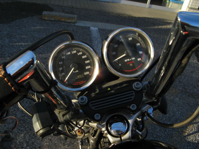 1998年式XL1200Sをシングルプラグ化!!メーター移設、タンク交換など