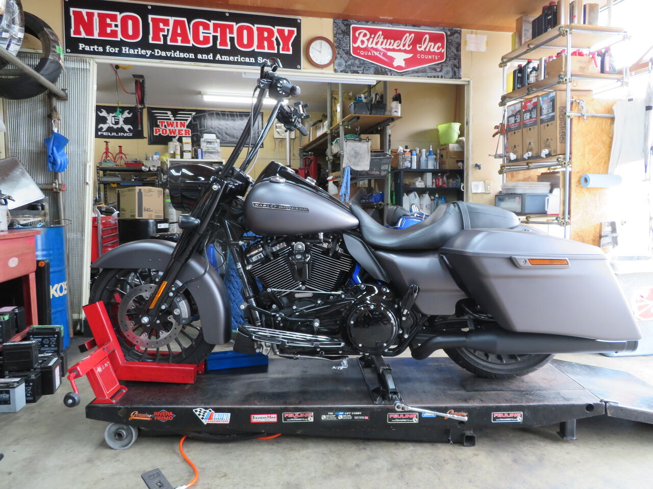 17年式 Flhrxs リアサスペンション交換 Harleydavidsonパーツディストリビューター ネオファクトリー カスタムショップ ネオガレージブログ 17年式 Flhrxs リアサスペンション交換 Harleydavidsonパーツディストリビューター ネオファクトリー カスタムショップ ネオガレージブログ