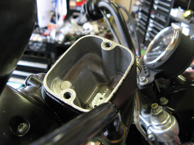 2002年式XL1200S スポーツスターのフロントマスターをリビルド