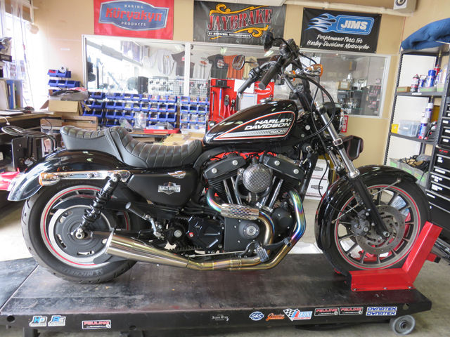 2011年式XL883R コイルやキーの移設&配線加工でカスタム完成 2011年式XL883R コイルやキーの移設&配線加工でカスタム完成
