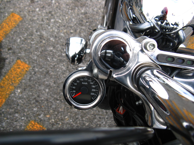 2003年式 XL883 スポーツスターのヘッドライト＆メーター交換