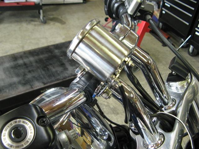 2010年式FXDC ダイナスーパーグライドに48mmタコメーター 2010年式FXDC ダイナスーパーグライドに48mmタコメーター