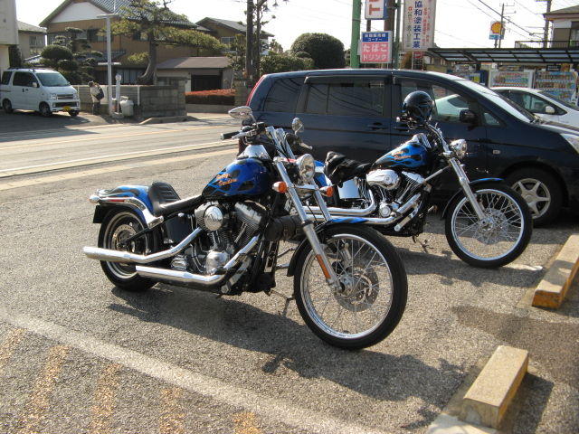 2006年式FXST ソフテイルのリアローダウン＆タンクアップマウント