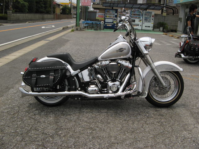 2008年式FLSTC ヘリテイジソフテイルのリアタイヤ交換
