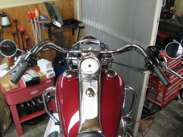 06年式flhrロードキングにワイルドワンのファットハンドル取り付け Harleydavidsonパーツディストリビューター ネオファクトリー カスタムショップ ネオガレージブログ