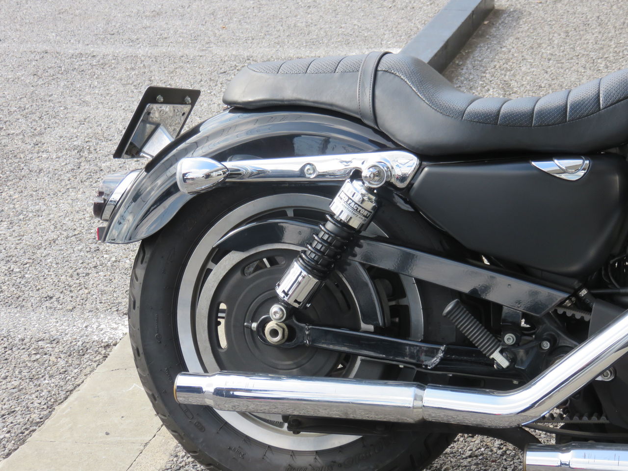 ハーレー　2002年式　スポーツスター　XL883 純正品　リジスポリアショック デイトナ製XL883 XL1200 リアサスペンション 社外 中古 ハーレー