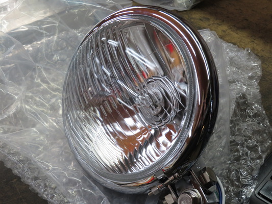 ヘッドライトにスイッチ取付加工！！