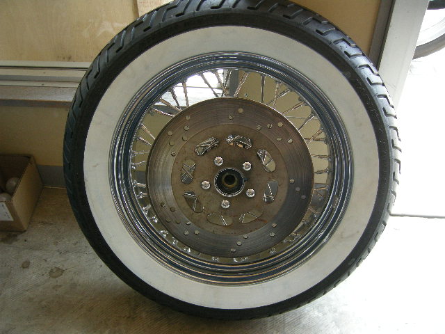 ハーレーソフテール純正ホイール ホワイトウォール ハーレーのホワイトウォールをキレイにするなら？2種のクリーナーの