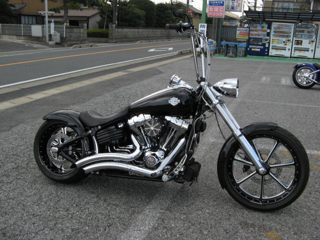 2011年式FXCWC ソフテイル・ロッカーC タンクアップ作業  