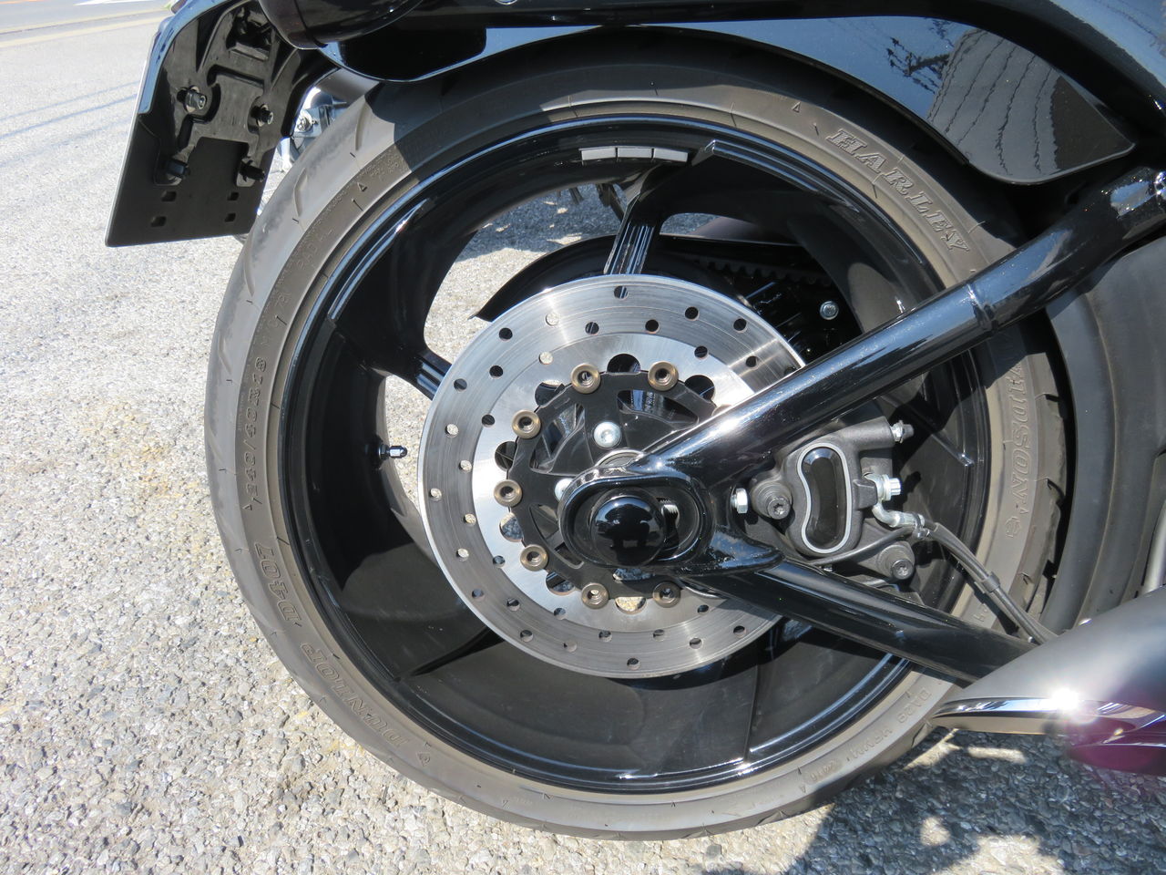 2017年FXSE★ブレイクアウトCVO★純正リアホイールタイヤセット 2017年FXSE☆ブレイクアウトCVO☆純正リアホイールタイヤセット