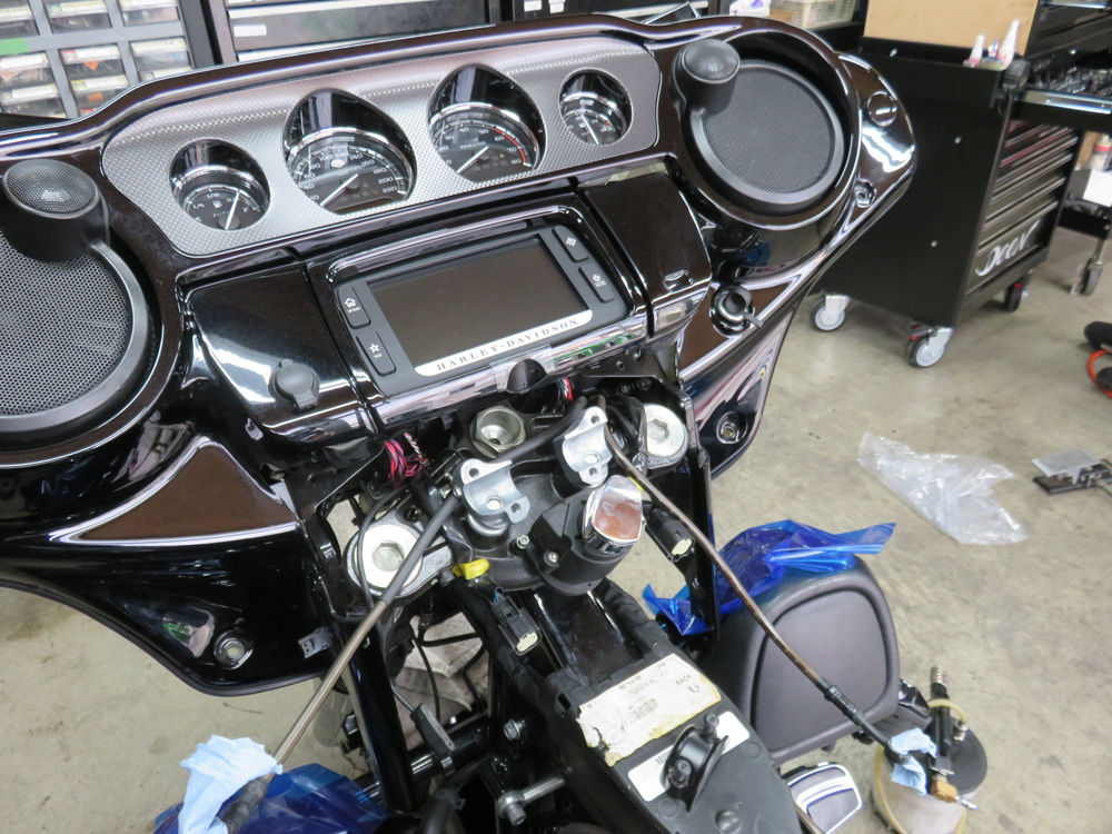 2015年式FLHXCVO ストリートグライドに10インチのエイプバー取付
