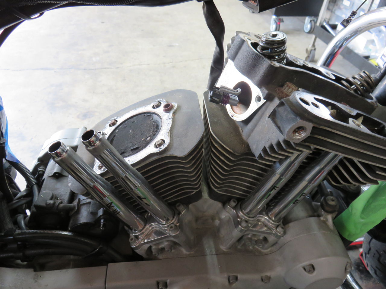 2004年式 XL1200R エキゾーストスタッドボルト交換 : HarleyDavidson 