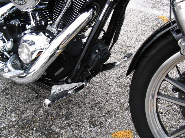 2010年 FXDLローライダー ハイウェイペグ取付 : HarleyDavidsonパーツ 