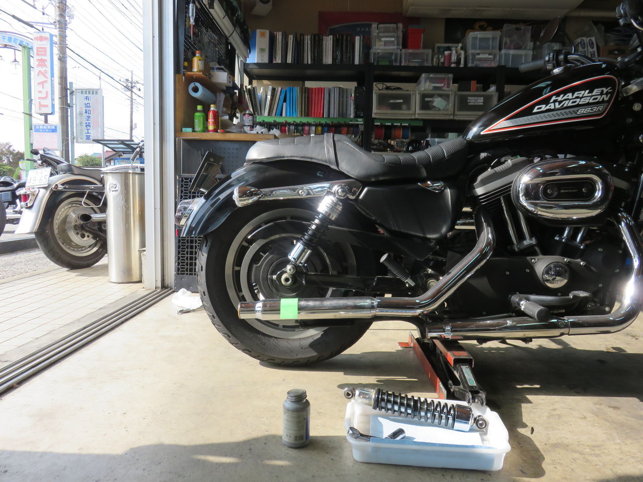 ハーレー　2002年式　スポーツスター　XL883 純正品　リジスポリアショック ハーレー スポーツスターXL883 1200 ツーリング ロードキング