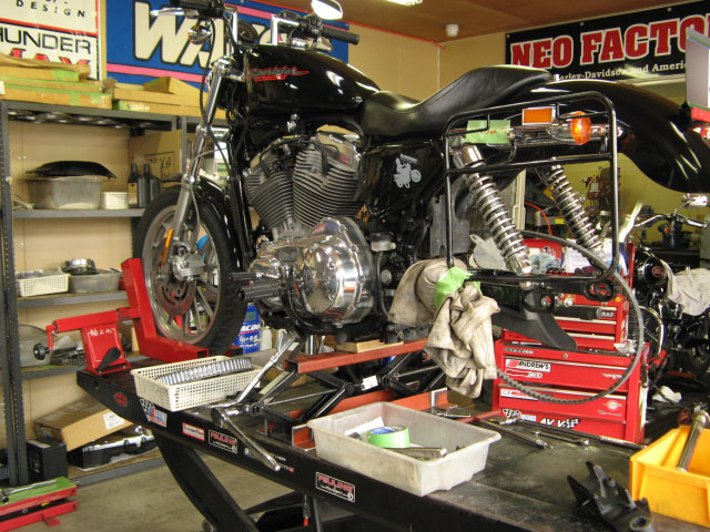 XL883 スポーツスター　ハーレーダビッドソン　前後タイヤセット 2010年式スポーツスター883 前後タイヤ交換（アベバイクの作業