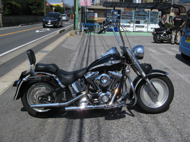 2003年式FLSTF ファットボーイにファットスポークホイールを装着