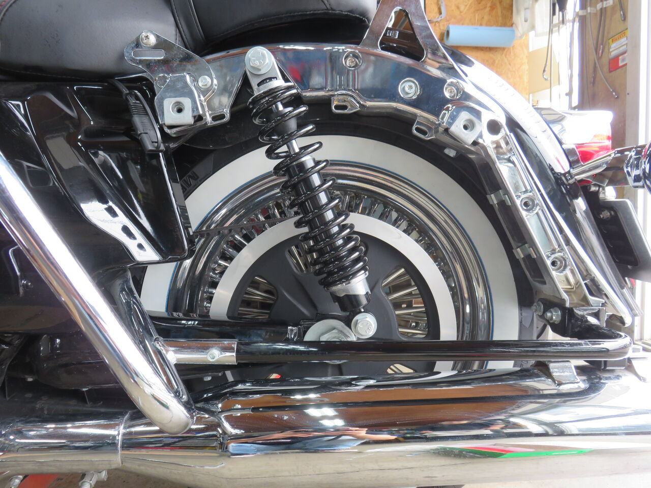 2019年式FLHR リアショック交換 : HarleyDavidsonパーツ