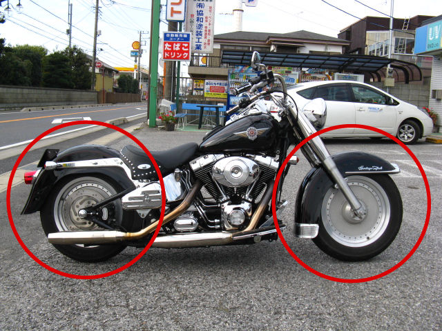 2002年式FLSTFのリアサスローダウン!! : HarleyDavidsonパーツ