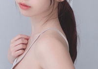 コスプレイヤーえなこ、エチエチ際どい“横乳”を公開…「神に感謝!」の声