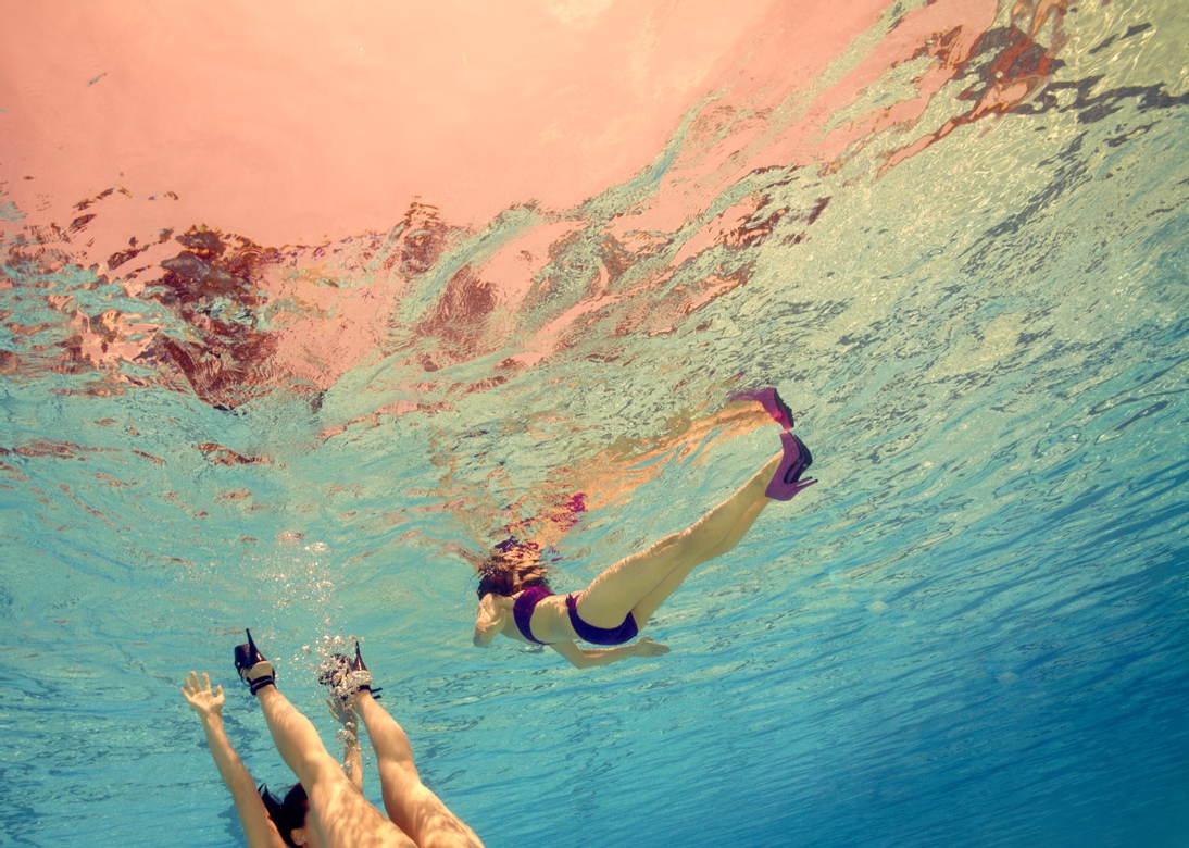 ネオポジラボ 水中から眺める水着美女の写真集