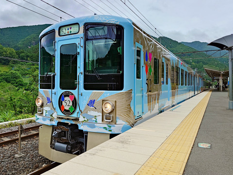 国鉄 プレート 2枚セット 準急(SEMI-EXPRESS) 2号車 8号車 52席の至福」でブランチを楽しみました : 押上車両工場の製作日報