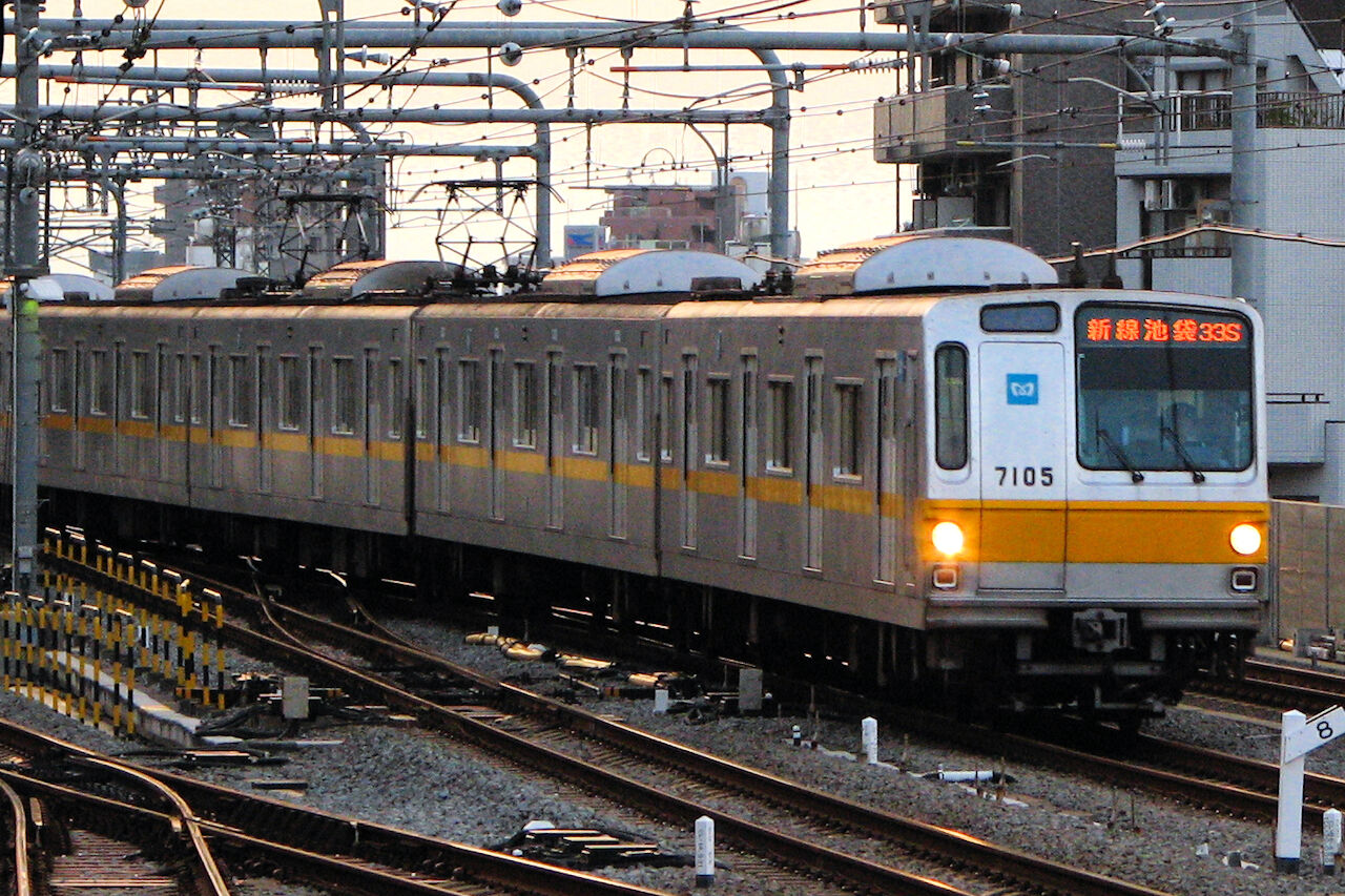 東京メトロ(営団)7000系旧塗装後期型冷房準備車の動力車 東京メトロ(営団)7000系旧塗装後期型冷房準備車の動力車 東京