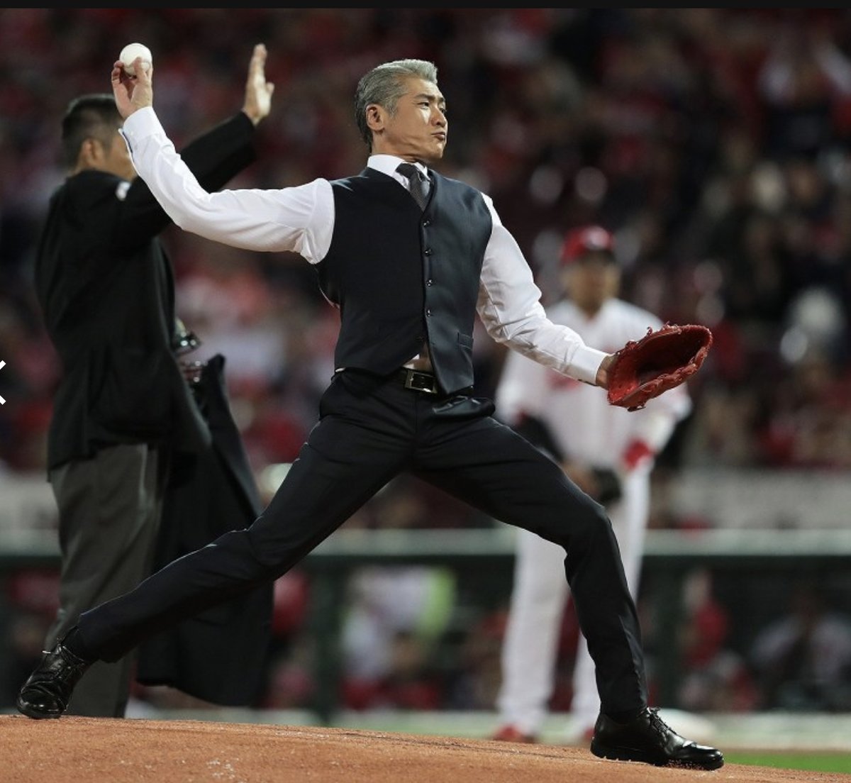 画像 吉川晃司 53 渋カッコいい 始球式が話題に 話のネタ帳