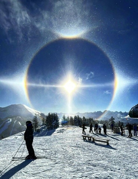 スキー場で起きた「光柱」という自然現象