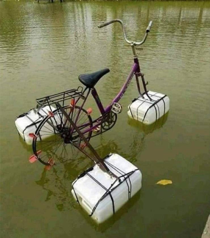 水上を走れるように開発された自転車 : ネタ画像.COM