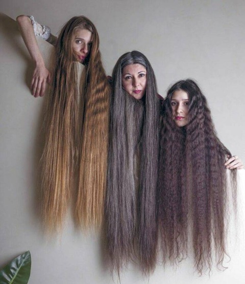 ロン毛三姉妹の不気味な写真ｗ！！