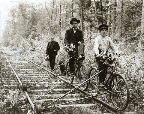 自転車で線路を走るための器具