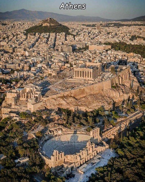 ギリシャのアテネの街の様子が凄い…
