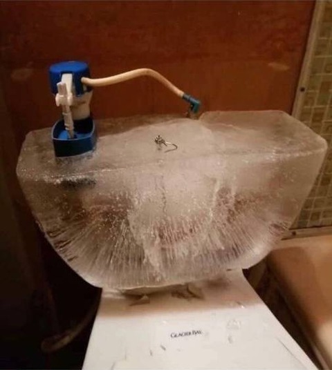トイレの貯水槽が氷るとこんな感じｗ
