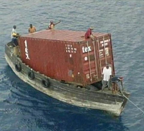 アフリカの貨物タンカーが凄い…！？