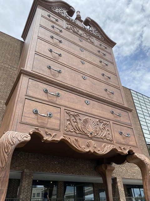 これマジ？タンスみたいなビル