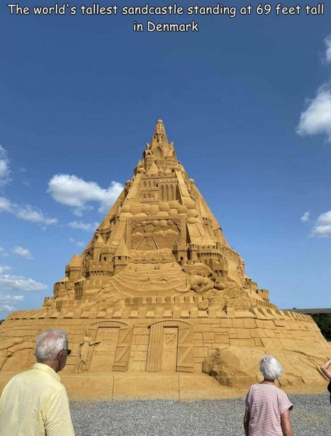 ２１メートルもあるデンマークの砂の城（世界記録）