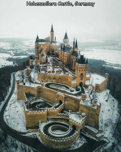 ドイツのホーエンツォレルン城全景