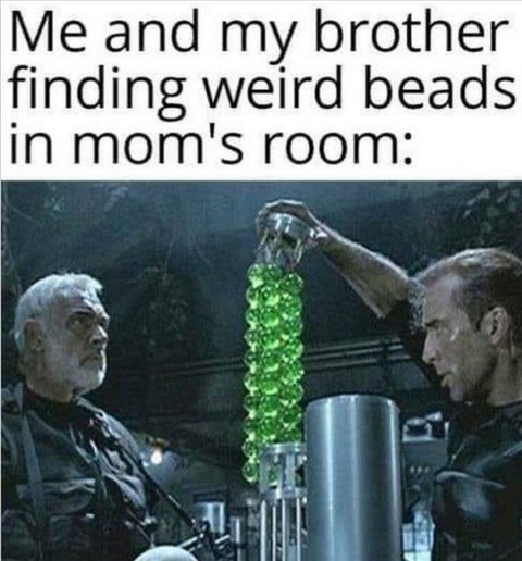 こっそり忍び込んだママの部屋で謎のビーズを見つけた兄弟の反応。