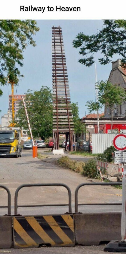 天国行きの鉄道の線路