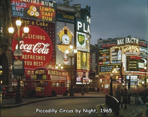 1965年のイギリス、ロンドンのピカデリーサーカス広場