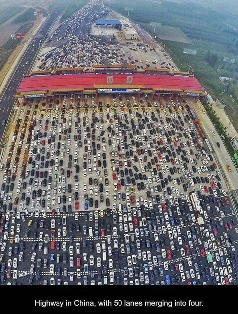 中国のインターチェンジを上から撮影