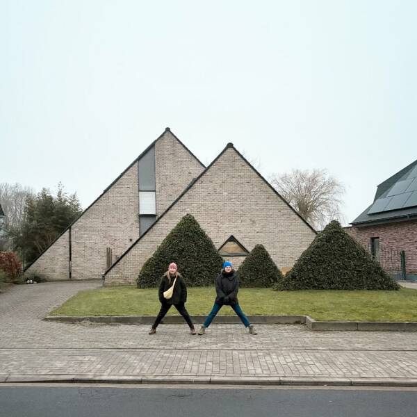 【画像】全てが三角のピラミッドみたいな家。