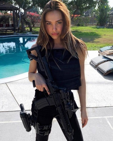 戦闘タイプの美女