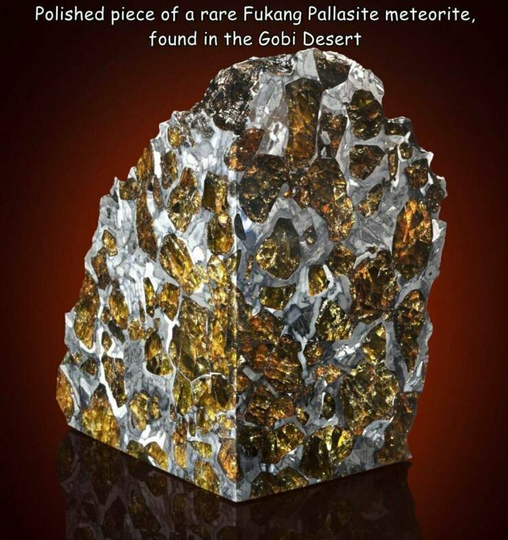 【画像】ゴビ砂漠に落ちたメテオライトのかけら