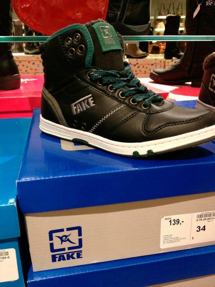 【画像】ナイキの偽物、シャレが利いてる…ｗ！！