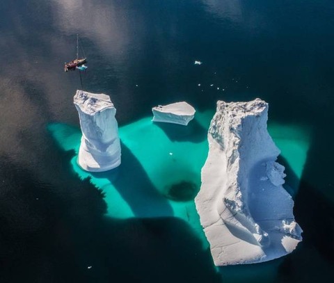 海の怖さと氷の穴